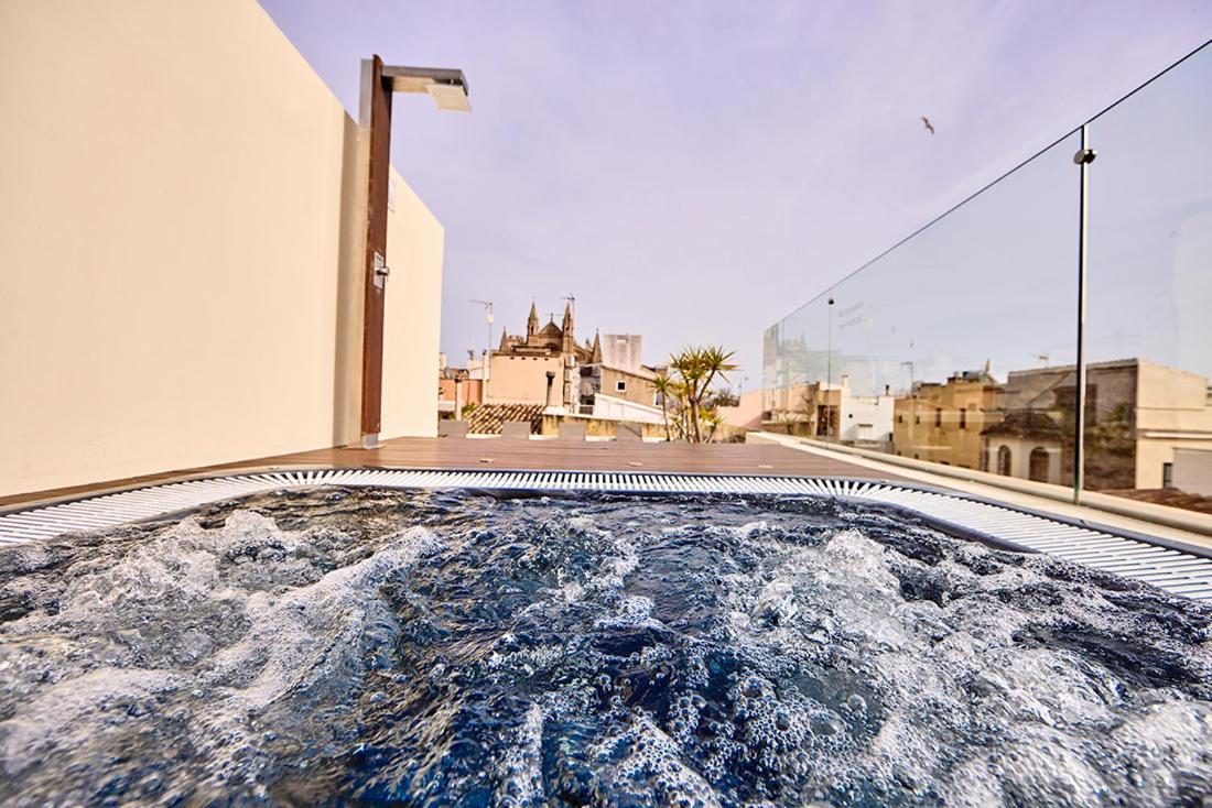 Bo Hotel Palma Exterior foto Hot tub on the rooftop